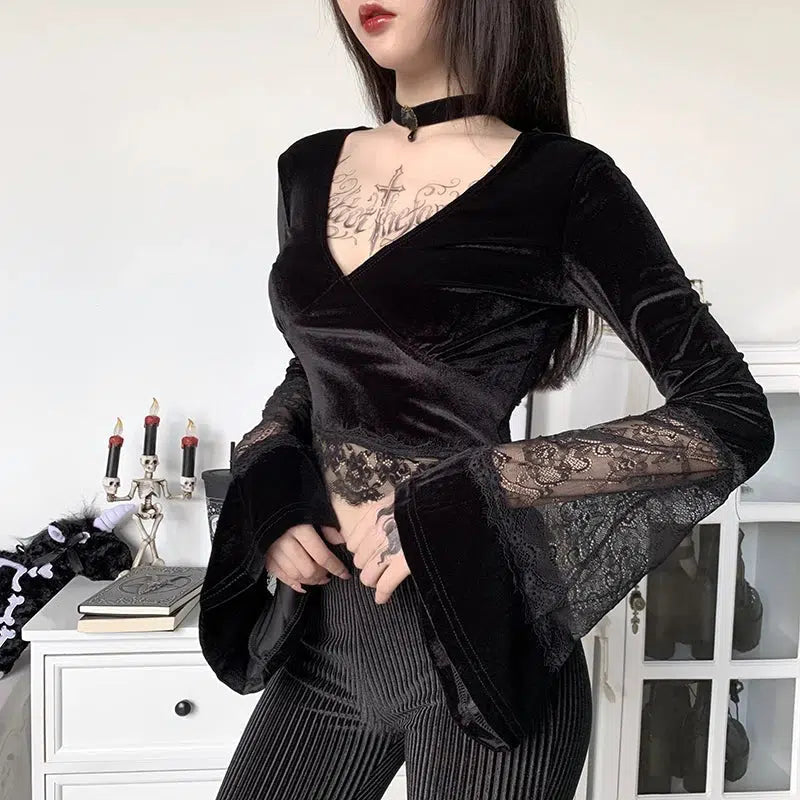 Goth Lace Flare Cuffs Crop Top - KAYSMAR