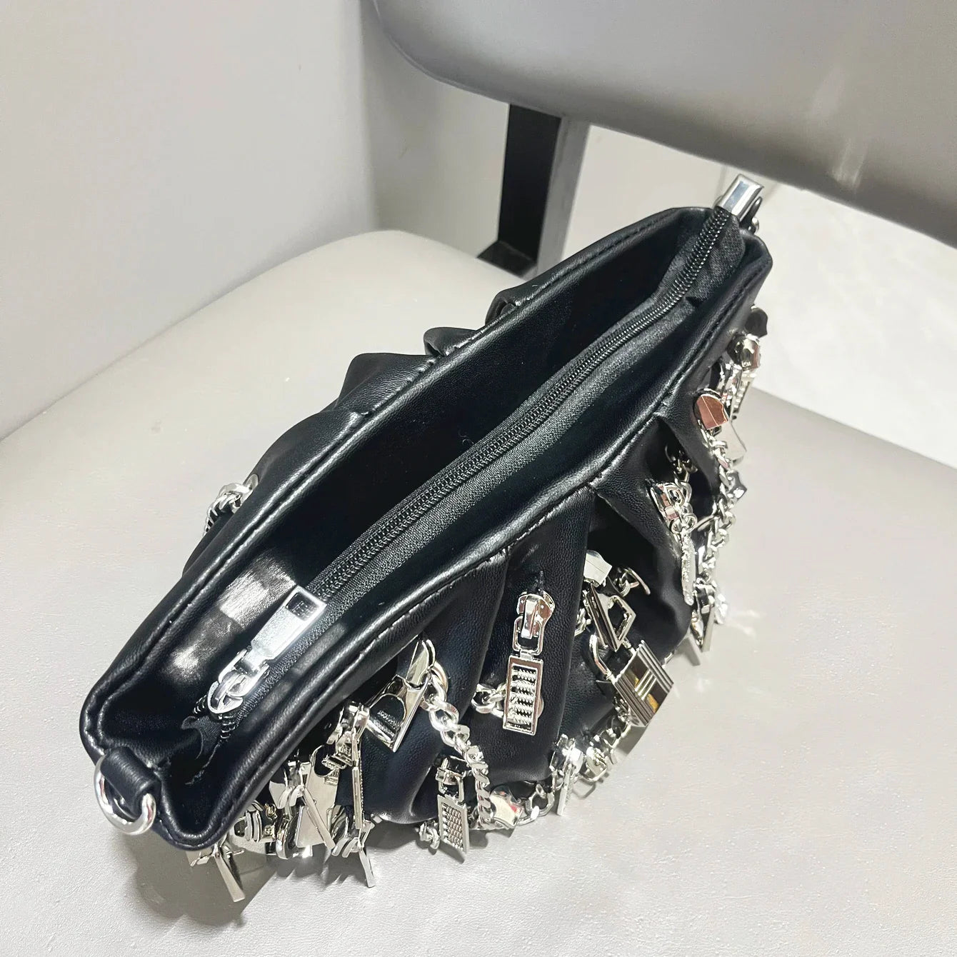 Weirdcore Zipper Charm Shoulder Bag - KAYSMAR