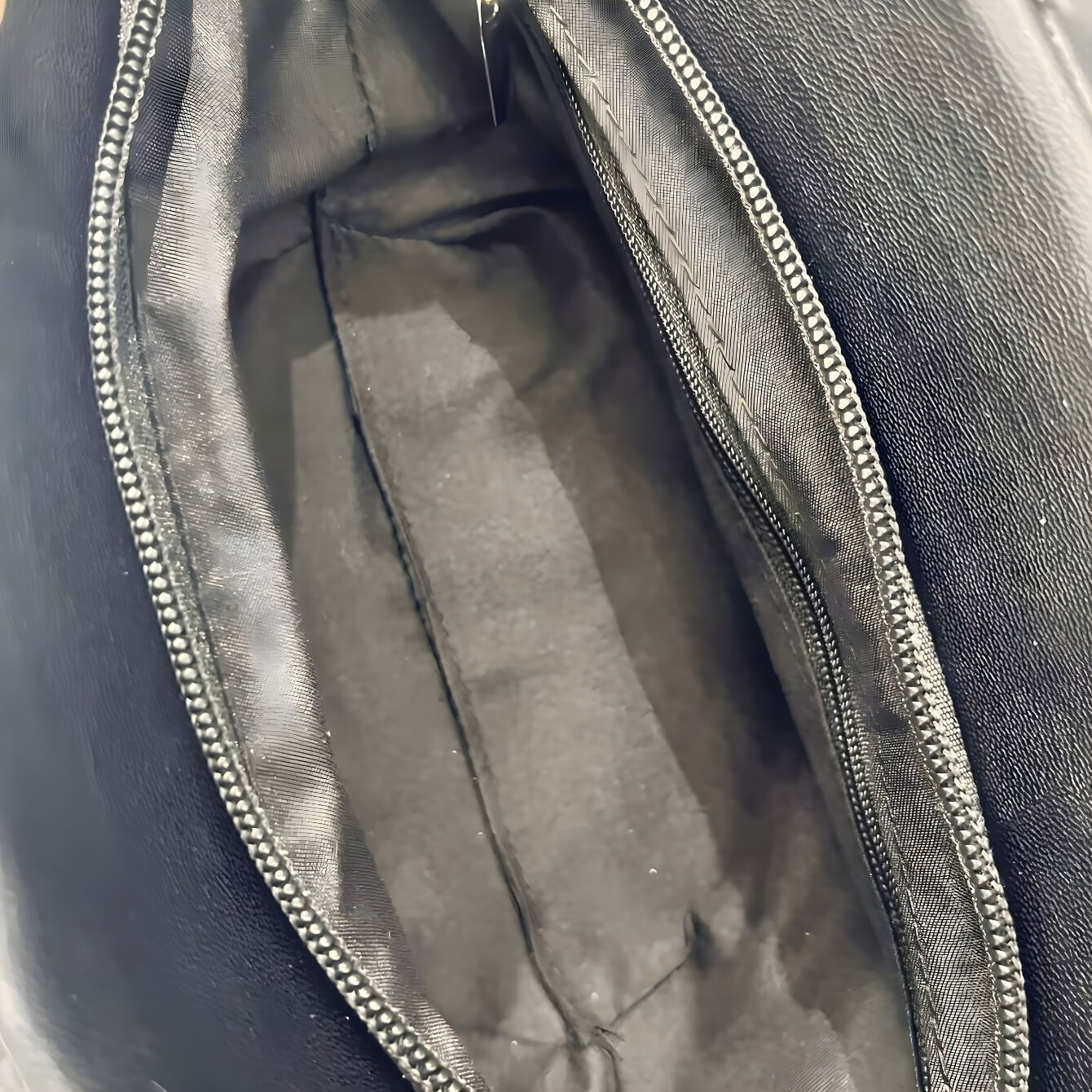 Weirdcore Zipper Charm Shoulder Bag - KAYSMAR